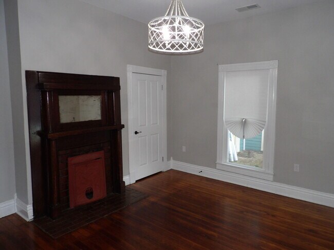 Building Photo - 609 Taylor Ave
