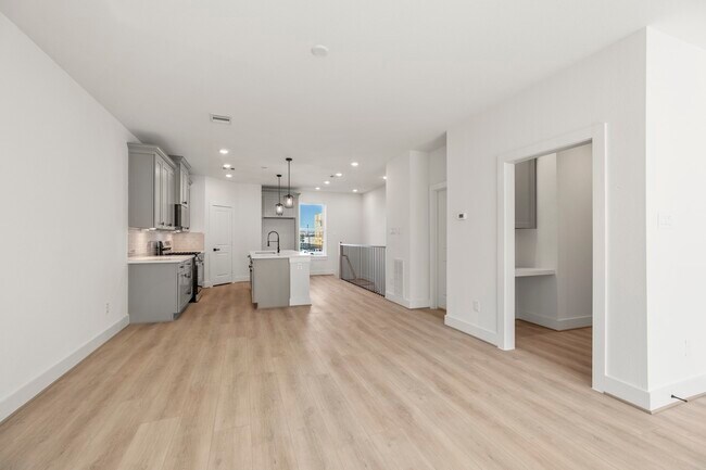 Building Photo - 6326 Del Rio St