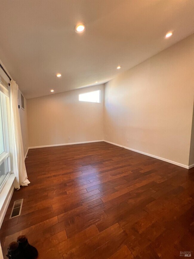 Building Photo - 5320 San Luis Ave