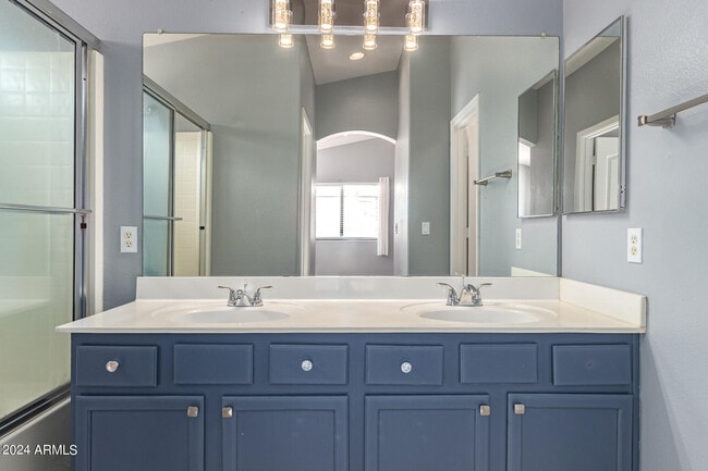 Building Photo - 4333 S Rim Ct