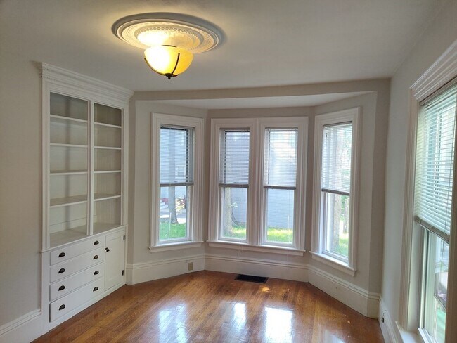 Building Photo - 411 Broadway-