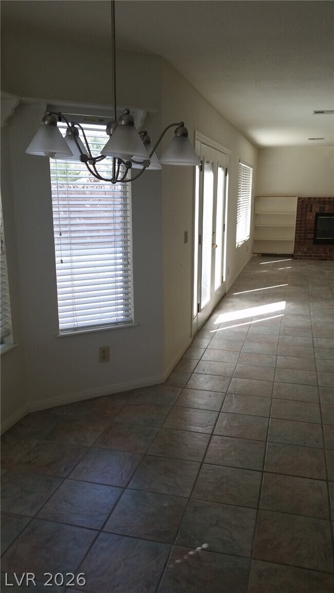 Building Photo - 1513 War Paint Dr