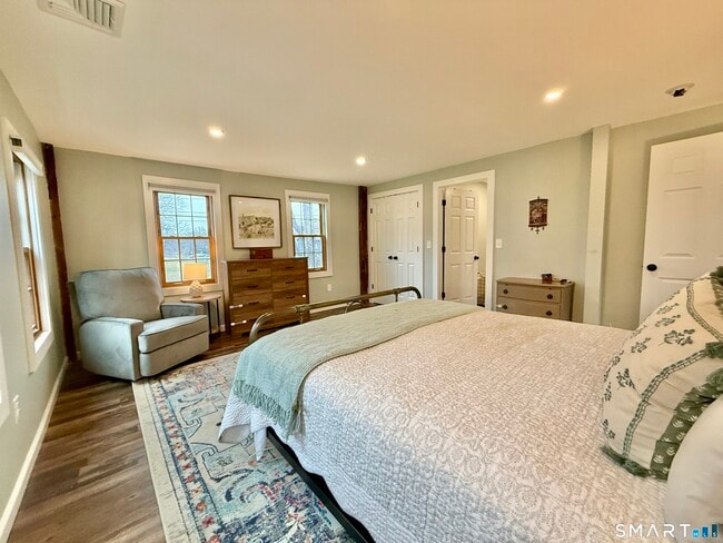 Building Photo - 4 Main St S