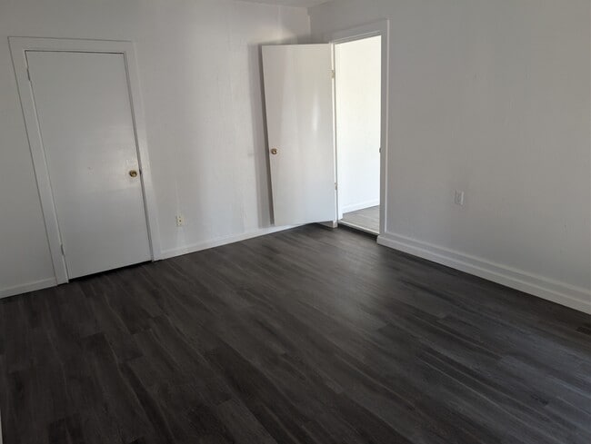 Building Photo - 507 E Mescalero Rd