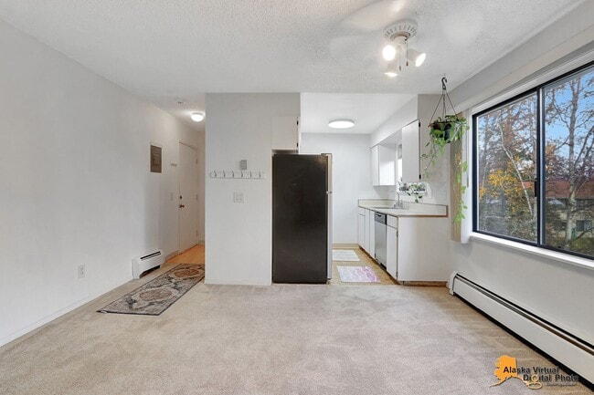 Building Photo - Top Floor End Unit Condo* Pet Friendly, Pr...