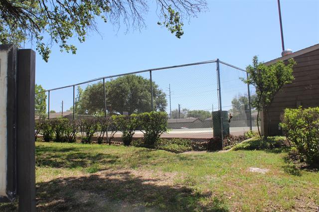 Building Photo - 9809 Walnut St