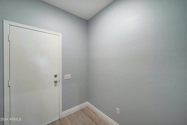 Building Photo - 16457 W Rock Springs Ln