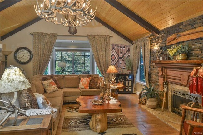 Building Photo - Charming Mountain Retreat across from Golf Course