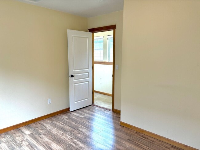 Building Photo - Montavilla 3 bed, 2 1/2 bath house