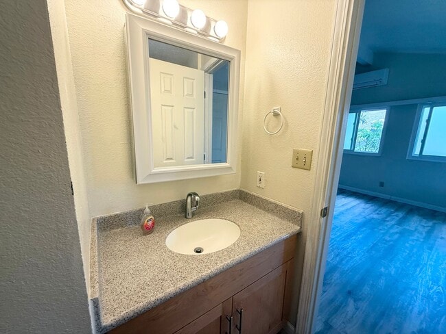 Building Photo - Duplex- Back House, Available Now in Salt ...