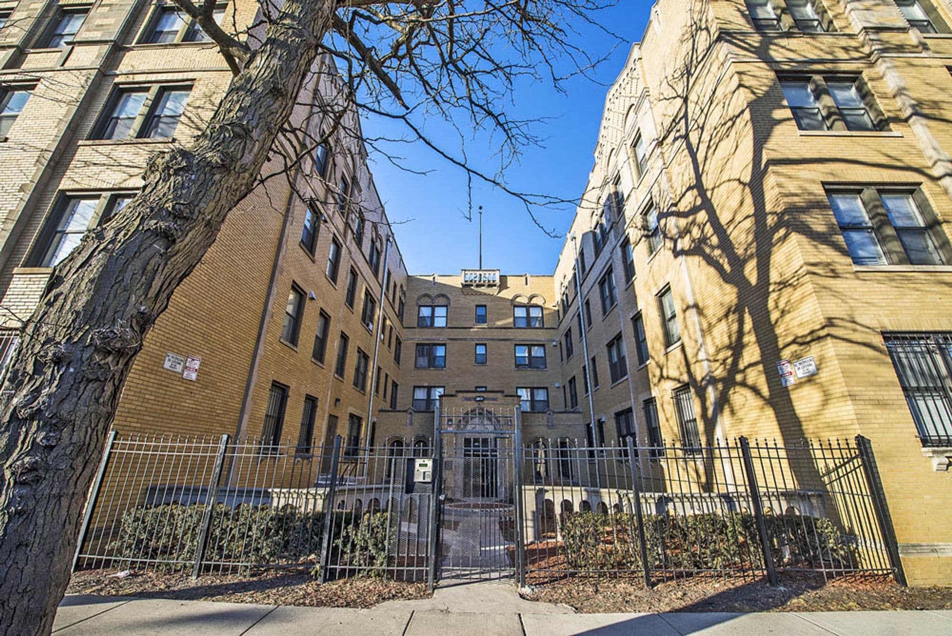 Building Photo - 1734 E 72nd St Chicago, IL 60649