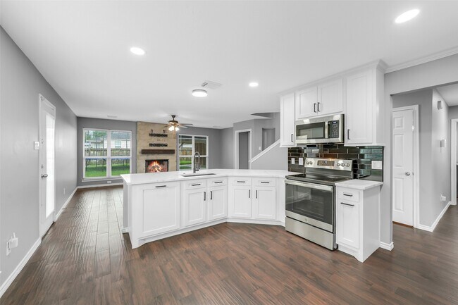 Building Photo - 2214 Shady Pine Dr