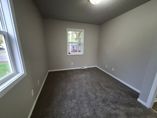 Building Photo - 3 Bedroom home with shed on corner lot ava...