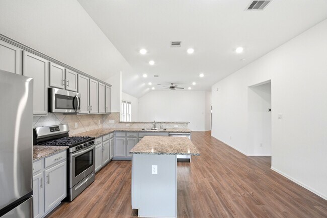 Building Photo - 9327 Clearwater Bluff Ln