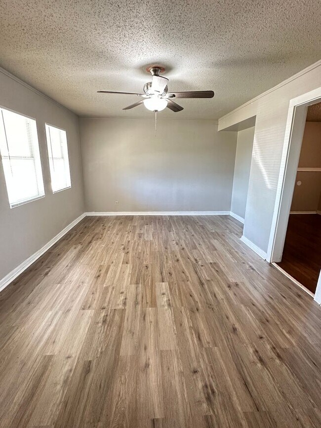 Building Photo - NOW AVAILABLE - 3 Bedroom Home + Fenced Ba...
