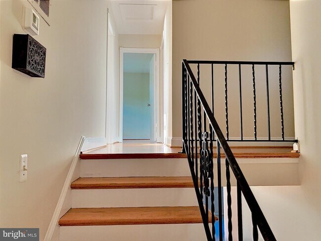 Building Photo - What a treat coming home to this beautiful...