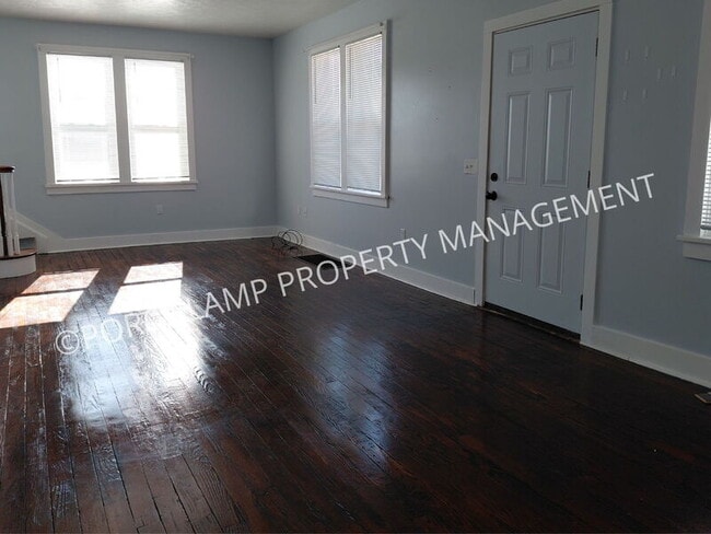 Building Photo - 606 Houston Ave