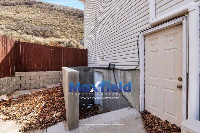 Building Photo - REFRESHED 5-Bedroom Home in Desirable Draper - Pet Friendly - NEW CARPET UPSTAIRS | Refreshed kit...
