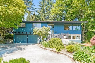 Building Photo - Beautiful 4 bed 2.5 bath Lake Forest Park ...
