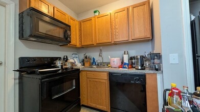 Building Photo - Nicely renovated 2 bed on the Green Line in Allston