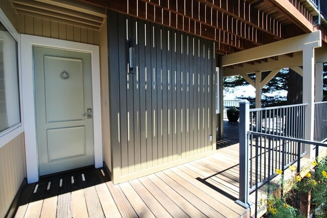 Building Photo - 201 Cleveland Ct