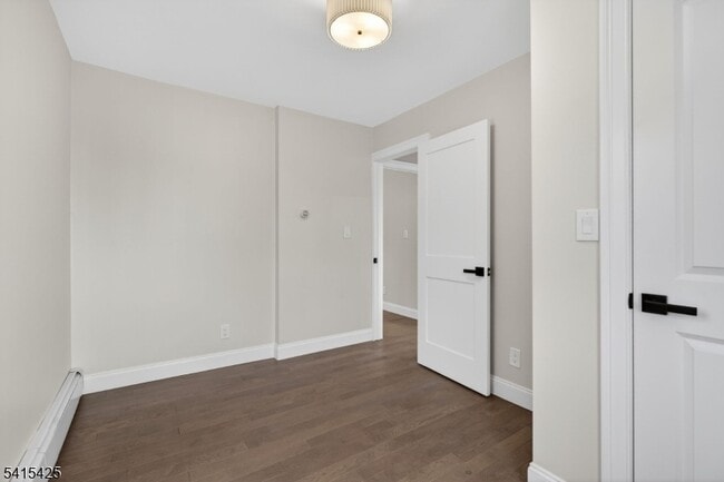 Building Photo - 21 Lombardy Pl