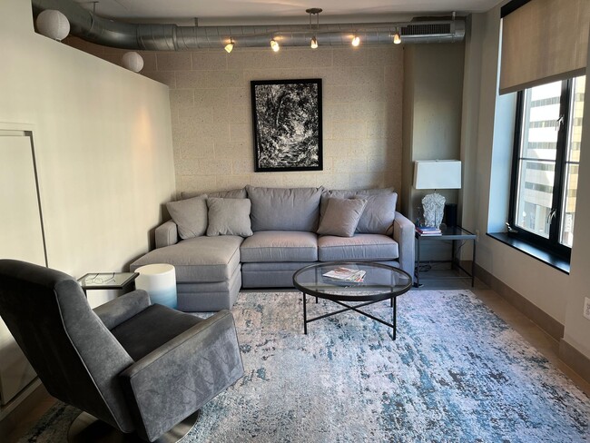 Building Photo - Fantastic Downtown Condo