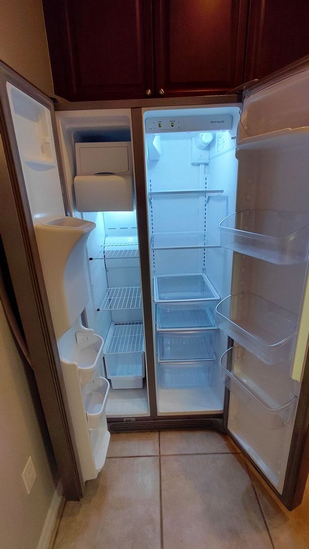 Building Photo - 3 Bedroom, 2 Bath Condo in Lakeside at Lak...