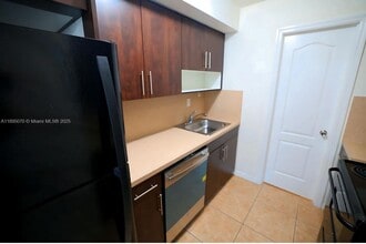 Building Photo - 13 S Royal Poinciana Blvd