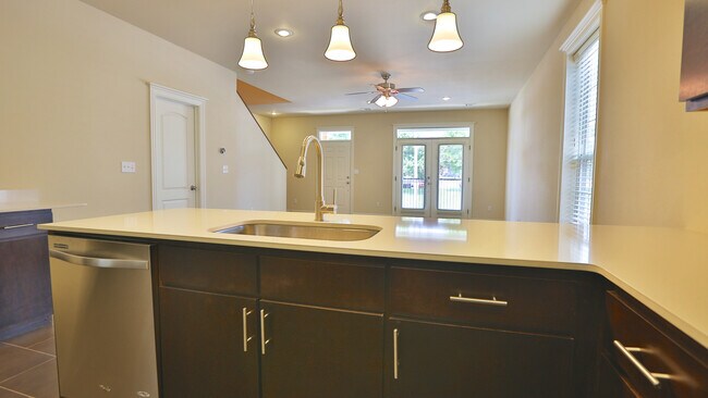 Building Photo - 438 S Sang Ave