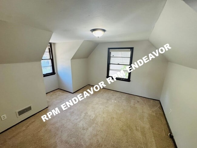 Building Photo - 4 Bed | 2 Bath | Pet Friendly | Spacious ,Fenced in Yard!