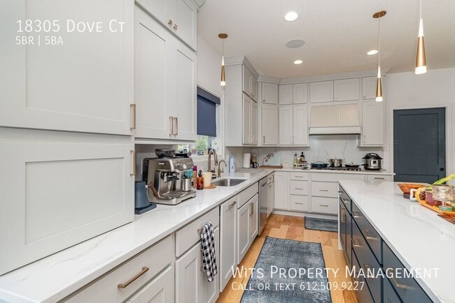 Building Photo - 18305 Dove Ct
