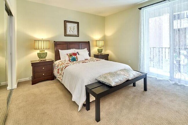 Building Photo - 1784 Snell Pl