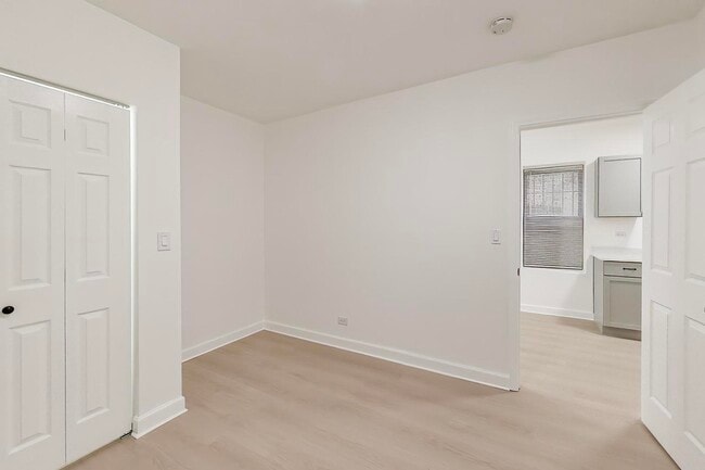 Building Photo - 1244 N Wolcott Ave