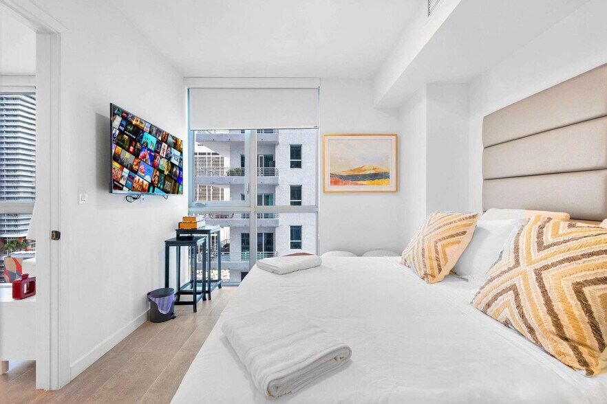 Building Photo - 227 NE 2nd St