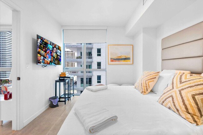 Building Photo - 227 NE 2nd St