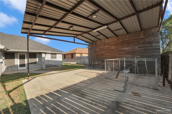 Building Photo - 7538 Camelot Dr