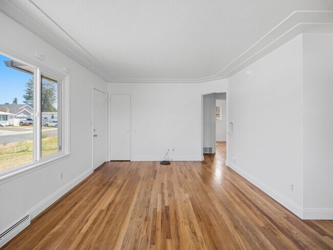 Building Photo - Charming Northwest Spokane Home | Minutes from Audubon Park & Downriver Golf Course