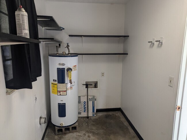 Building Photo - 908 Columbia Rd