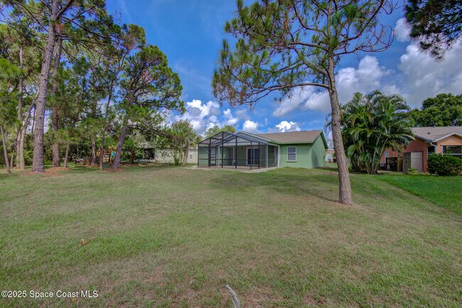 Building Photo - 1325 California Dr