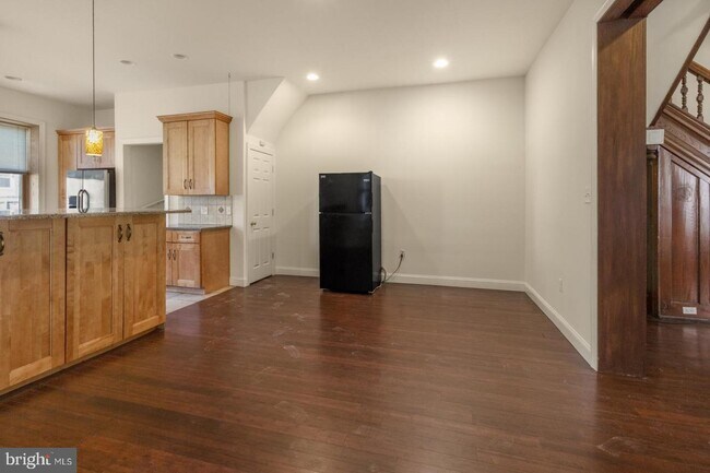 Building Photo - 4841 Cedar Ave