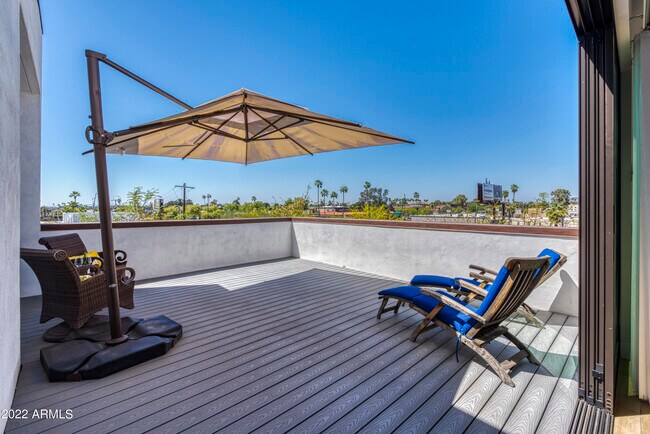 Building Photo - 540 W Mariposa St