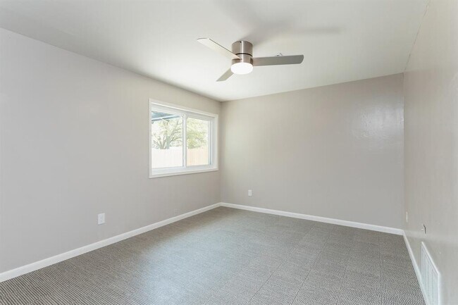 Building Photo - 9106 Bonhomme Rd