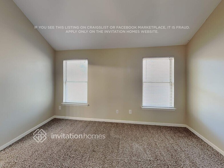 Building Photo - 3967 Rosebud Park Dr