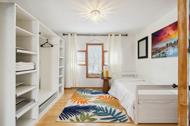 Building Photo - 40 Ella St