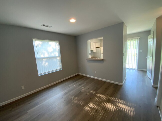 Building Photo - 4623-4623 W Bainbridge Dr