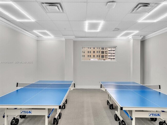 Building Photo - 2030 S Ocean Dr