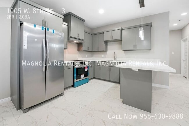 Building Photo - 1005 W 8th St