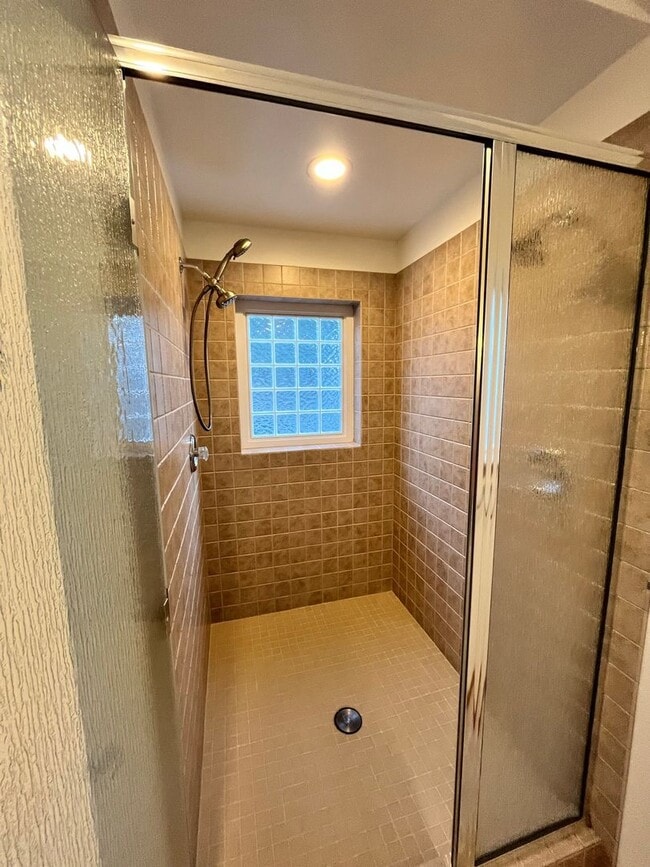 Building Photo - View Home in Poulsbo