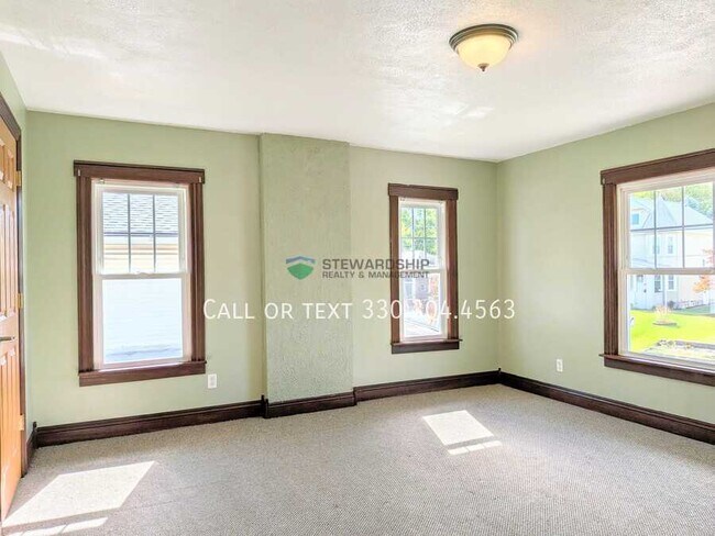 Building Photo - 750 Amherst Rd NE